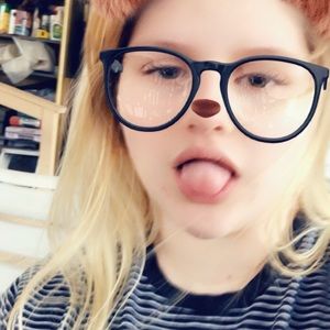 Meet your Posher, Chloe